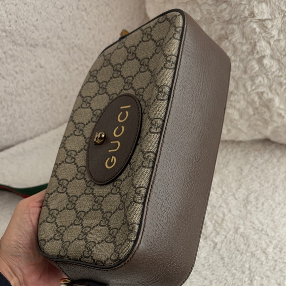 Gucci Beige and Black Crossbody Bag with Green and Red Strap - Picture 4 of 5